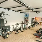 Aqua-jacuzzi-heatable Pool-sauna-gym-snooker * אלבופיירה