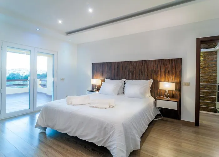 Aqua-jacuzzi-heatable Pool-sauna-gym-snooker ヴィラ