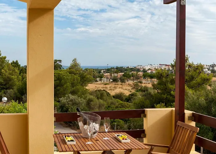 Aqua-jacuzzi-heatable Pool-sauna-gym-snooker *