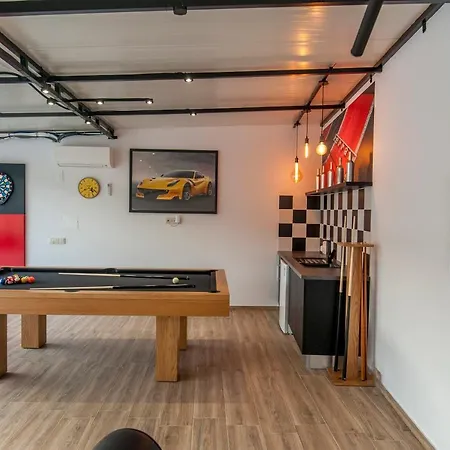 Вилла Aqua-jacuzzi-heatable Pool-sauna-gym-snooker