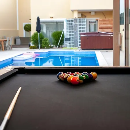 Aqua-jacuzzi-heatable Pool-sauna-gym-snooker ヴィラ *