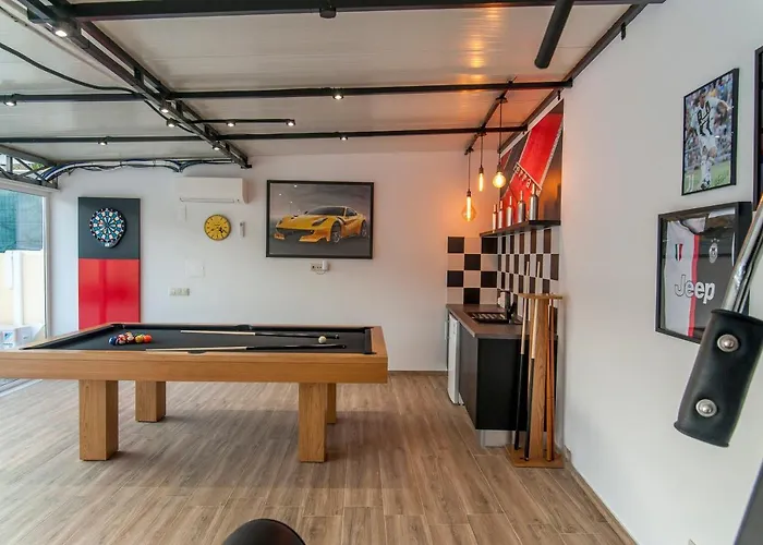 Вилла Aqua-jacuzzi-heatable Pool-sauna-gym-snooker
