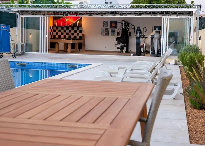 Aqua-jacuzzi-heatable Pool-sauna-gym-snooker Вилла Албуфейра
