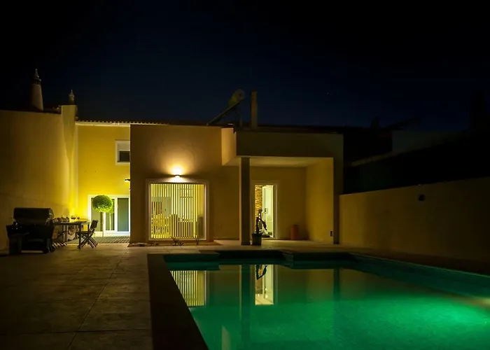 Вилла Aqua-jacuzzi-heatable Pool-sauna-gym-snooker *