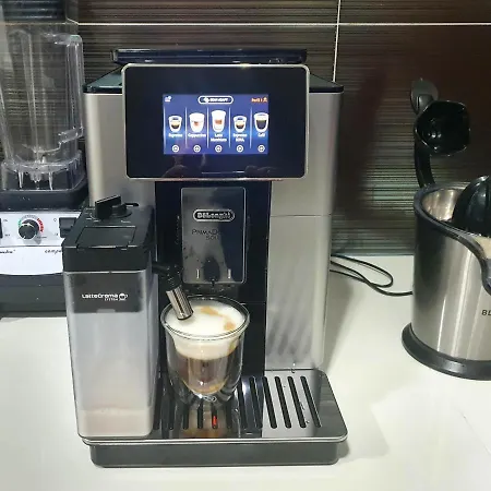 Aqua-jacuzzi-heatable Pool-sauna-gym-snooker Villa