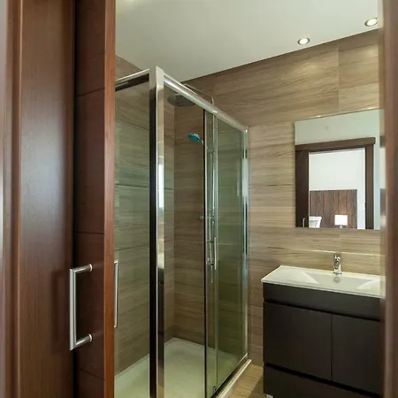 Aqua-jacuzzi-heatable Pool-sauna-gym-snooker