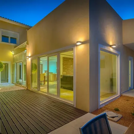 Aqua-jacuzzi-heatable Pool-sauna-gym-snooker * Albufeira