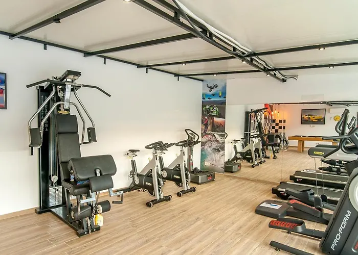 Aqua-jacuzzi-heatable Pool-sauna-gym-snooker * البوفيرا