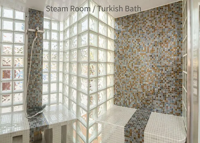 Aqua-jacuzzi-heatable Pool-sauna-gym-snooker فيلة